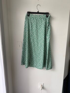 LOFT Green Midi Skirt with White Daisy Pattern